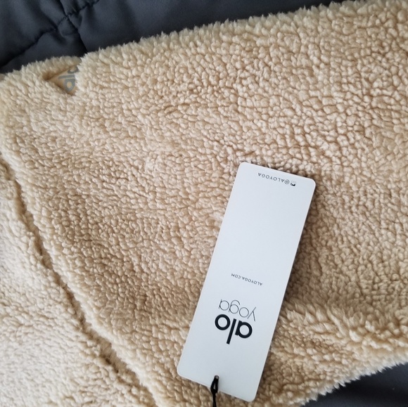 Alo Yoga Norte Sherpa Coat - Picture 2 of 6